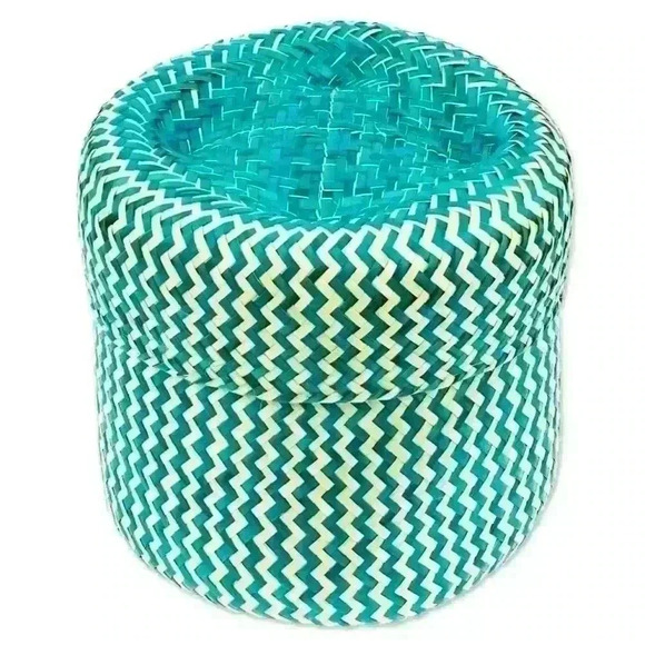Handwoven Green Blue Basket w/Lid Made of Palm Fibers in Mexico “Tiger in Green” - Picture 1 of 5